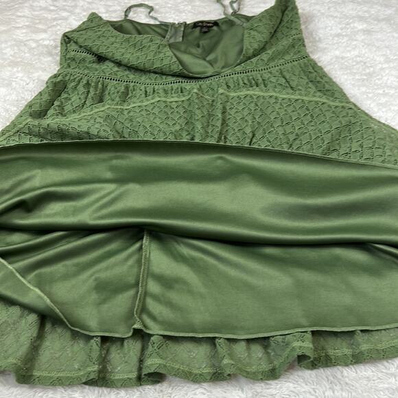 City Studio flirty gold button and green lace a line ruffle dress, size 14 - Picture 8 of 10